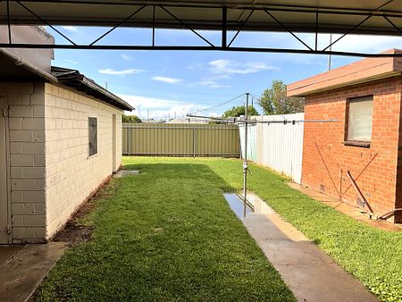 3 Bedroom House with Shed - Photo 5