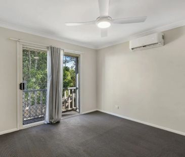 Spacious & Stylish Townhouse in Prime Inner-City Location - Photo 4