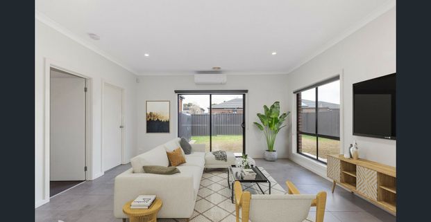 BIG 5 BEDROOM FAMILY HOME - Photo 1