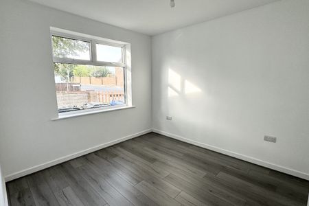 Dell Road East, LOWESTOFT - Photo 2
