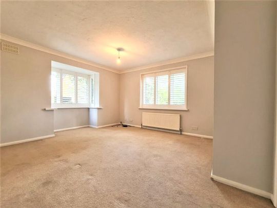 Dutch Barn Close, Stanwell, Staines-upon-Thames, Surrey, TW19 7NG - Photo 1