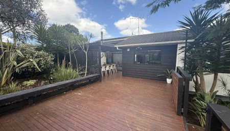 What’s Not to Love! Private, Beautiful Gardens & Room for the Whole Family - Photo 5