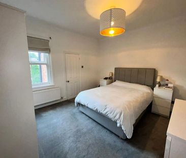 Oak Lane, Wilmslow - Photo 2