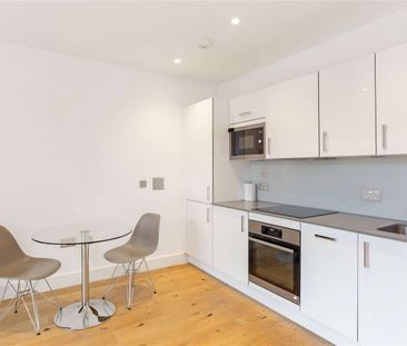 One bedroom city centre apartment - Photo 1