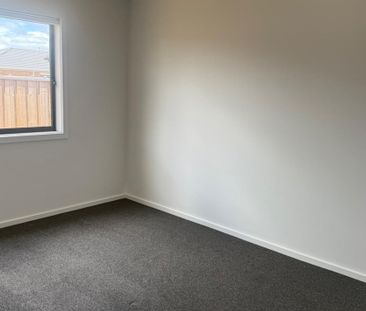 🏡 Stylish & Spacious 4-Bedroom Home at 21 Rivulet Road – 💰$550/Week - Photo 5