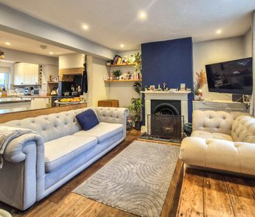 2 bedroom end of terrace house to rent - Photo 3