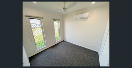 4 BEDROOM HOME IN BLUEWATER – SIDE ACCESS & SPACIOUS - Photo 5