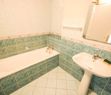 Location Appartement 2 pièces 68m² ANTIBES 06600 - Photo 3