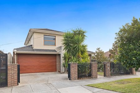 4 Bedroom Family Home with All Year Al-fresco Area! - Photo 2