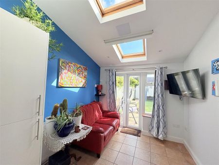 3 bedroom semi-detached house to rent - Photo 2