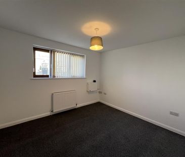 Glebe Road, Loughor, SWANSEA - Photo 3
