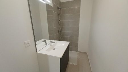 location Appartement T4 DE 81.1m² À NIMES - Photo 3