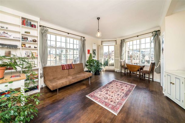 Charming and spacious 1-bedroom top floor property with tremendous natural light and wonderful views towards some of London's most iconic landmarks. - Photo 1