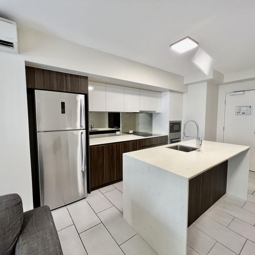 FIRST CLASS LIVING IN THE HEART OF MOOLOOLABA - Photo 1