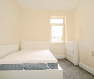 1 bedroom in a flat share to rent - Photo 4