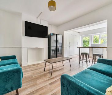 6 bedroom semi-detached house to rent - Photo 2