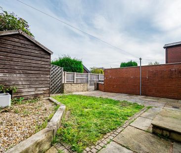 2 bedroom end of terrace house to rent - Photo 3