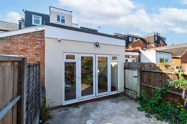 6 bedroom house to rent - Photo 1
