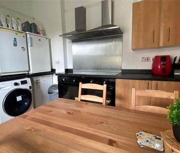 5 bedroom end of terrace house to rent - Photo 3