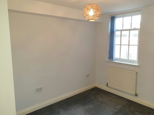 Flat to rent on - Photo 1