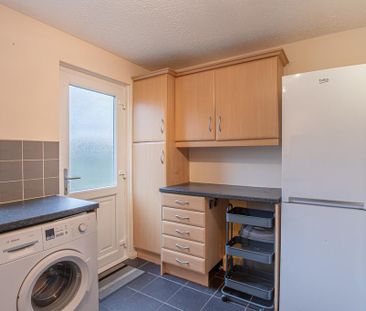 2 bedroom semi-detached house to rent - Photo 6