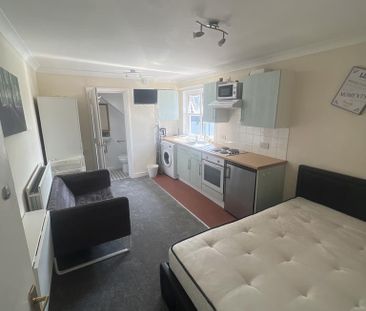 Studio to rent - Photo 1