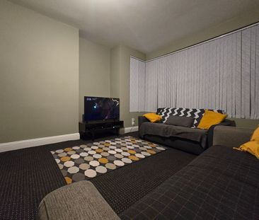 Room in a Shared House, Harehills Avenue, LS8 - Photo 2