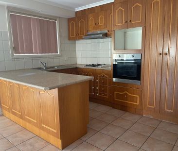 Spacious and Bright 3-Bedroom Home in Epping - Photo 4