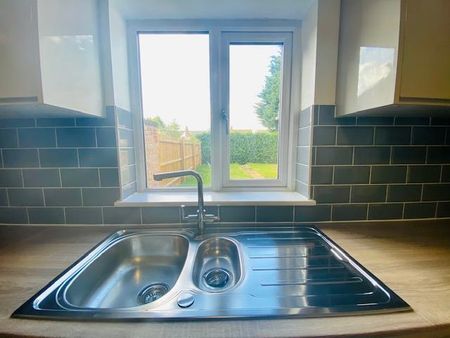 Little Close - Photo 3