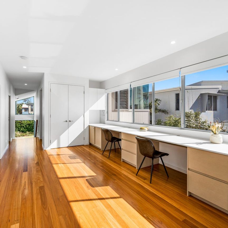 Million dollar views, fully furnished 4 bedroom house - Photo 1