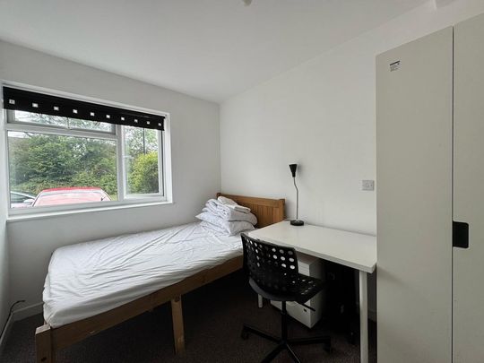 1 bedroom in a house share to rent - Photo 1