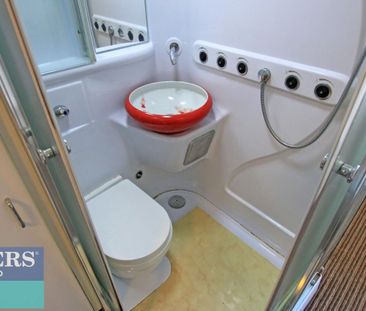 1 bedroom Flat To Let - Photo 2