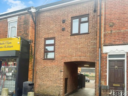 Terraced House to rent on - Photo 3