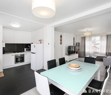 Light-Filled 3-Bedroom Apartment with Secure Parking. - Photo 5