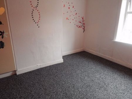 2 Bed - Great Northern Street, Near Town Centre, Huddersfield - Photo 2