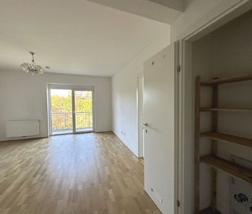 Sonnenverwöhntes Wohnvergnügen: Charmante Wohnung mit Balkon im Her... - Foto 1