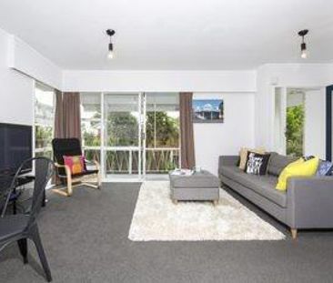 2 bedrooms with a single garage and 2 parking ... - Photo 6