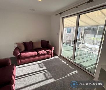 4 bedroom semi-detached house to rent - Photo 3