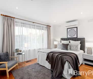 The location couldn't be more ideal, - Photo 3