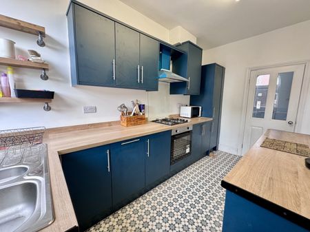 Orlando Drive, Carlton, NG4, Nottingham - Photo 2