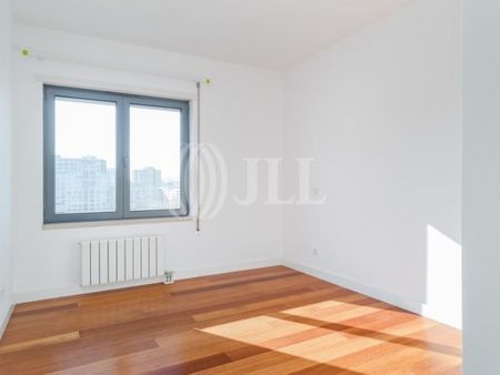 4 bedroom luxury Flat for rent in Laranjeiras, São Domingos de Benfica, Lisbon - Photo 3