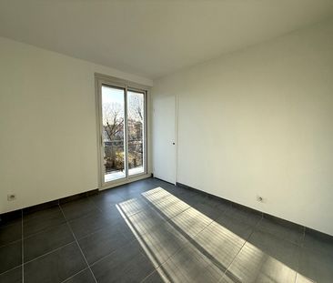 Location Appartement 3 pièces 79m² - Photo 4