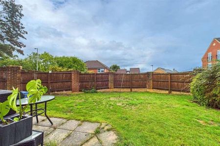 Hitherhooks Hill, Binfield, Berkshire, RG42 - Photo 2