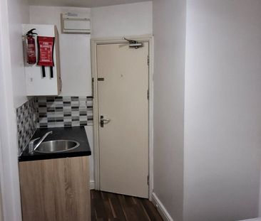 Studio Flat, Heather Gardens, NW11 - Photo 4