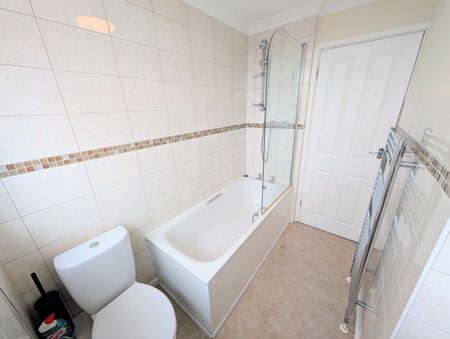 A 2 Bedroom Apartment - Photo 5