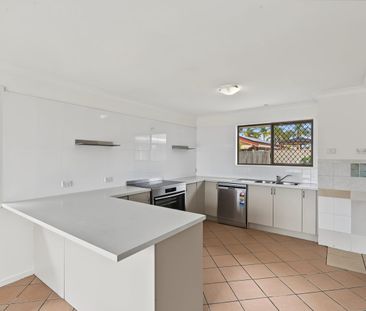 Spacious Benowa Home with Study & Room to Move - Photo 6