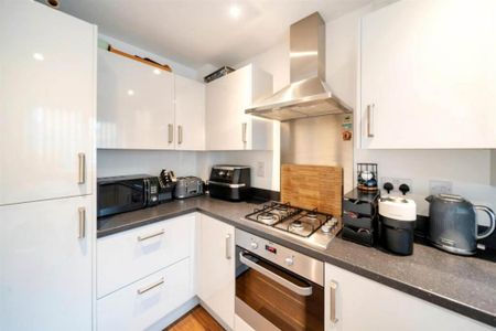 2 bedroom end of terrace house to rent - Photo 2