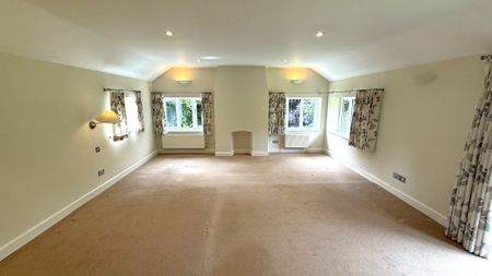 Sharoe Green Lane, Preston - Photo 2