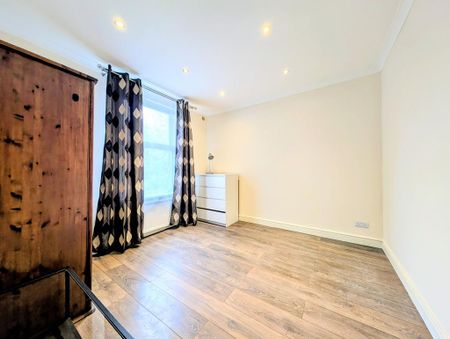 3 bedroom apartment to rent - Photo 2