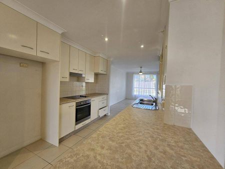 TIDY FAMILY HOME. - Photo 3